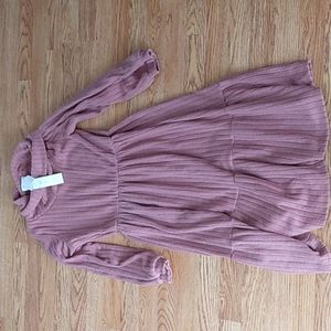 Gilli beautiful mauve soft dress. Size medium. Pairs well with leggings.